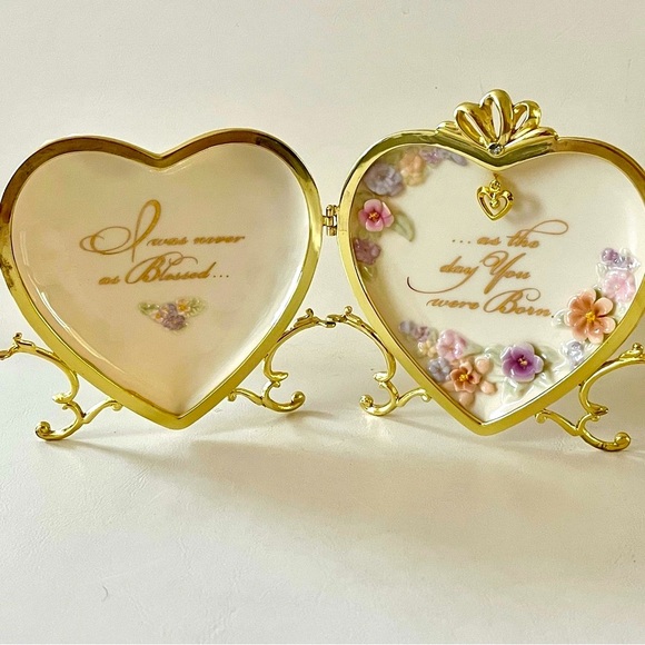 Floral Heart-Shaped Jewelry Box with Gold Accents - Picture 7 of 12